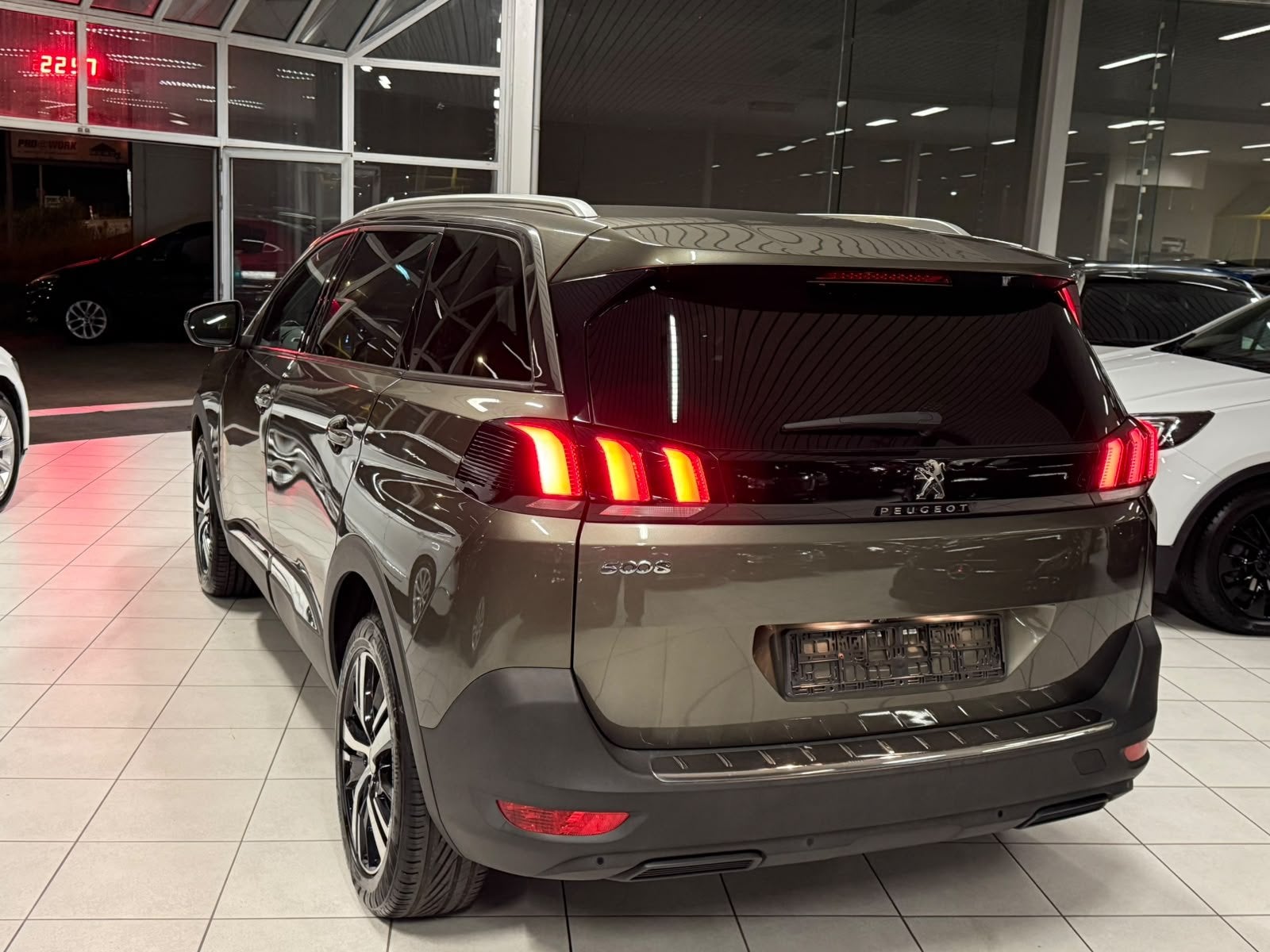 Peugeot 5008 7 Places Automatique 1.2i Essence 96kW Euro 6d-, 94 kW, Argent ou Gris, Achat, Euro 6