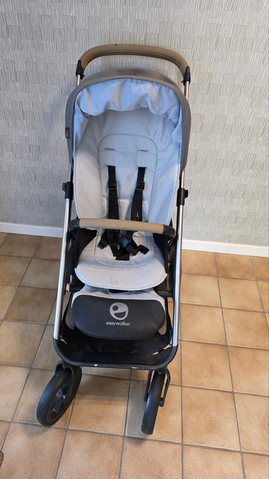 Buggy Easywalker Mosey+, Enfants & Bébés, Enlèvement, Ombrelle