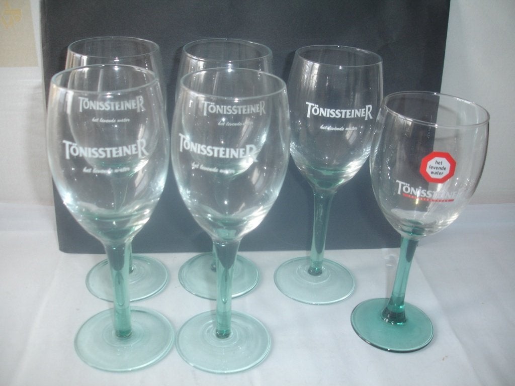 6 glazen Tönissteiner op voet voor € 3,00., Verzamelen, Glas en Drinkglazen, Ophalen of Verzenden, Zo goed als nieuw, Frisdrankglas