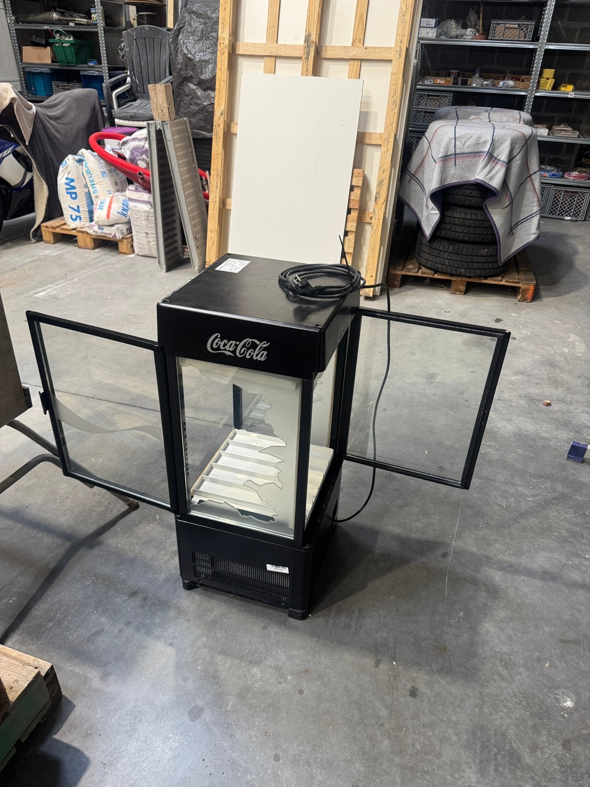 Mooie originele Coca-Cola gekoelde displaykoelkast, Elektronische apparatuur, Minder dan 75 liter, 45 tot 60 cm, Ophalen, 85 tot 120 cm