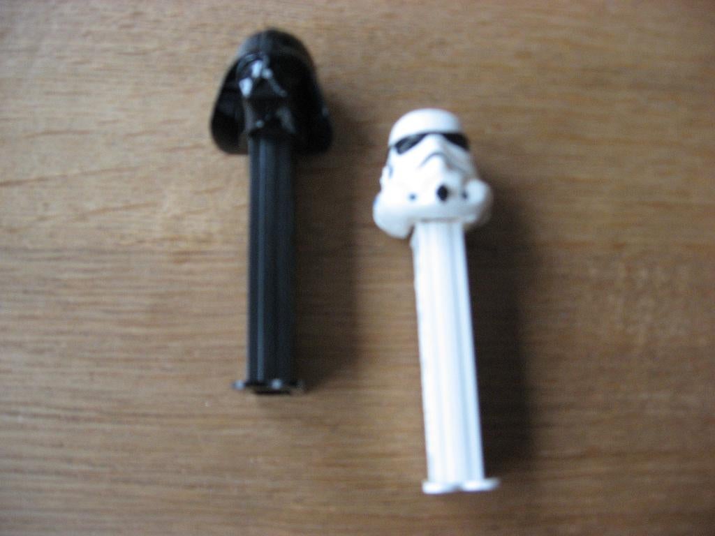 2 Star Wars PEZ Darth Vader, Enlèvement, Neuf, Ustensile