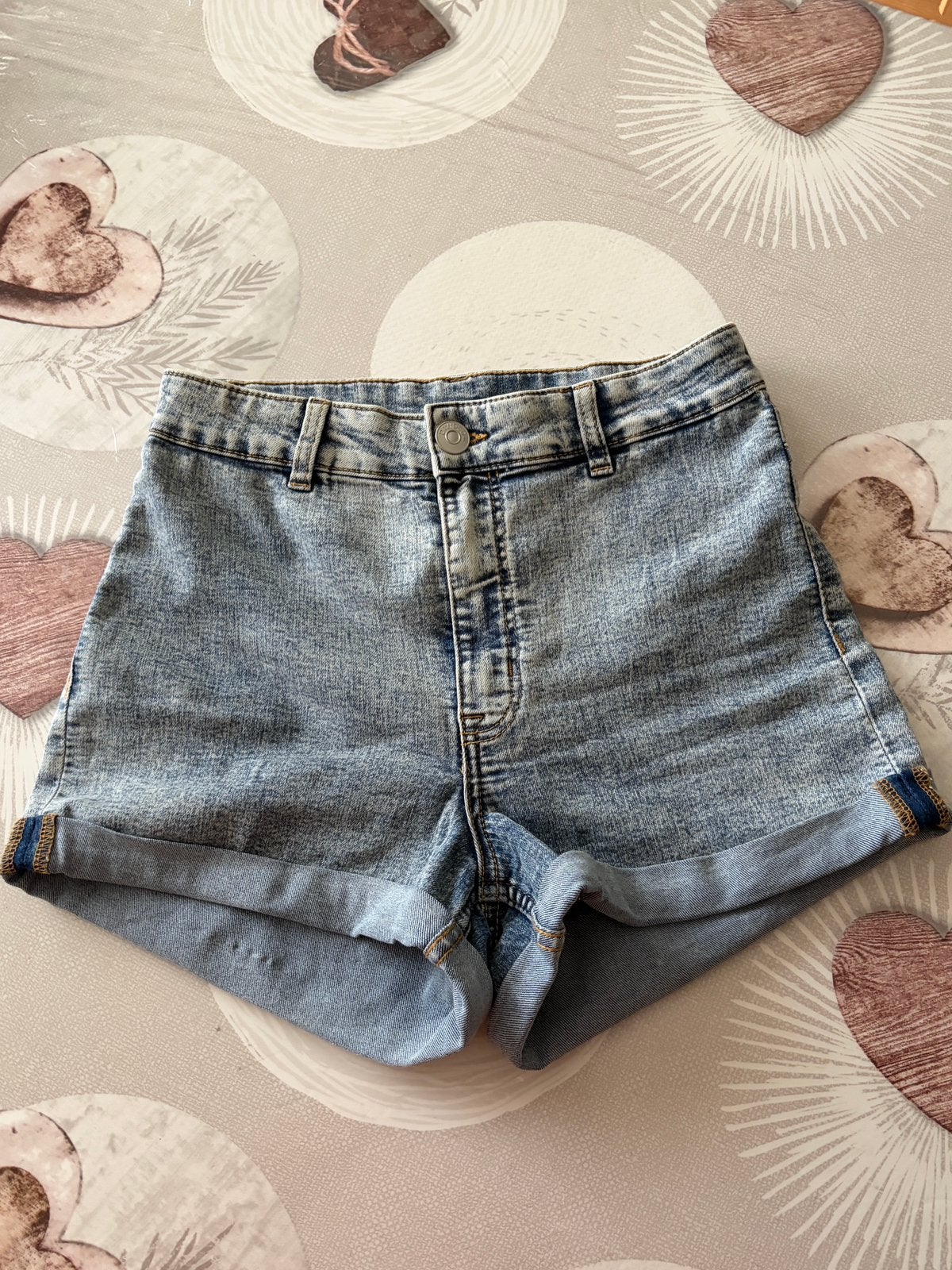 Short en Jean Taille Haute à Revers DIVIDED H&M T. 36 (S, Enlèvement ou Envoi, Comme neuf