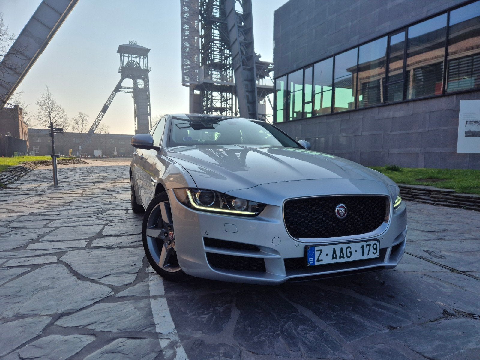JAGUAR XE 2.0 T TOPSTAAT EERSTE EIGENAAR ( GARANTIE) LED,NAV, Autos, Entreprise, Noir, Automatique, XE