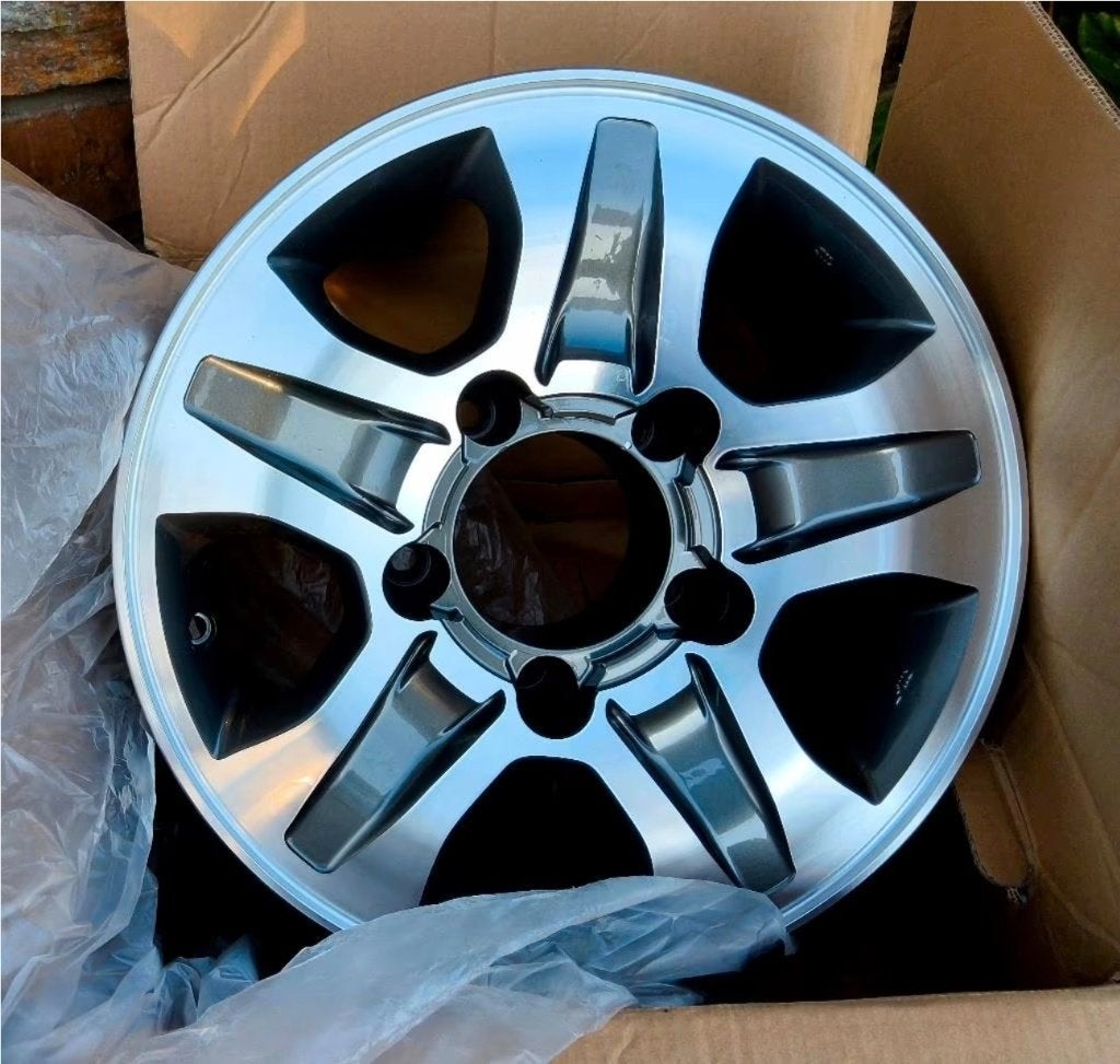 2 nouvelles jantes 16" Toyota Landcruiser, Auto-onderdelen, Banden en Velgen, Ophalen, Bestelwagen, Velg(en), 16 inch