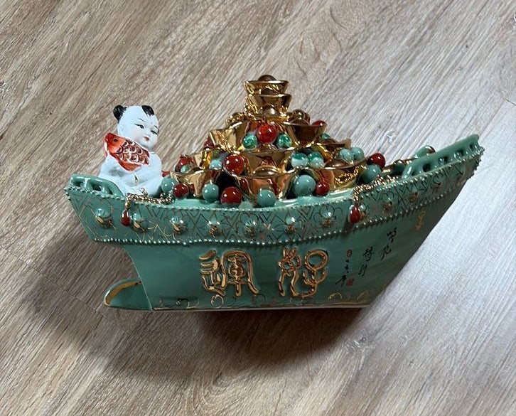 chinees beeld Feng Shui Rijkdomschip keramiek 40cm China, Ophalen of Verzenden, Zo goed als nieuw, Overige typen