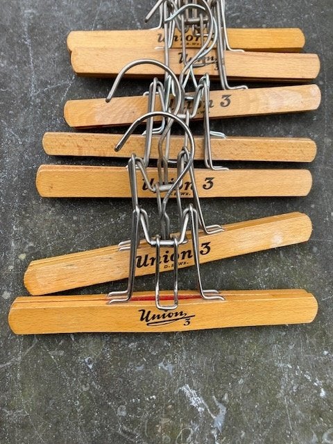 PORTE-PANTALONS RÉTRO UNION 3 CINTRES EN BOIS PORTE-MANTEAUX, Enlèvement ou Envoi, Utilisé, Bois, Autres types