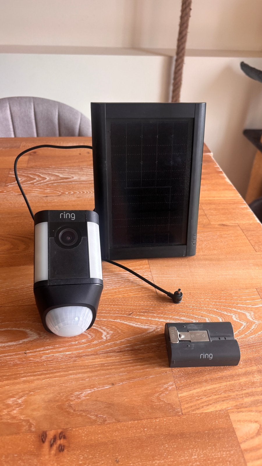 Ring outdoor camera + battery + solarpanel, TV, Hi-fi & Vidéo, Caméras de surveillance, Enlèvement, Utilisé, Caméra extérieure