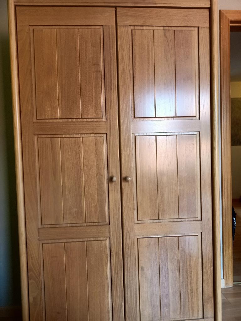 Kleerkast hout, Ophalen, Met deur(en), 100 tot 150 cm, Zo goed als nieuw