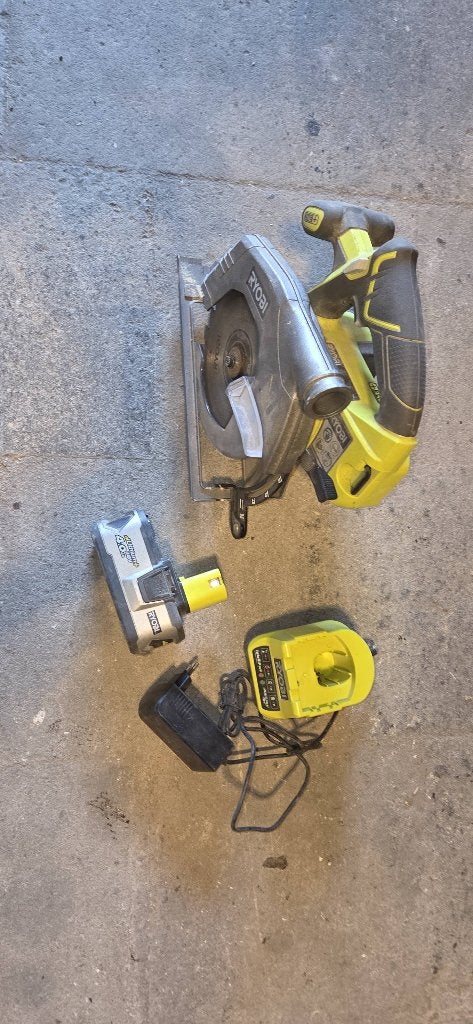 Scie circulaire ryobi sans fil, Bricolage & Construction, Outillage | Scies mécaniques, 600 à 1200 watts, Comme neuf, Enlèvement