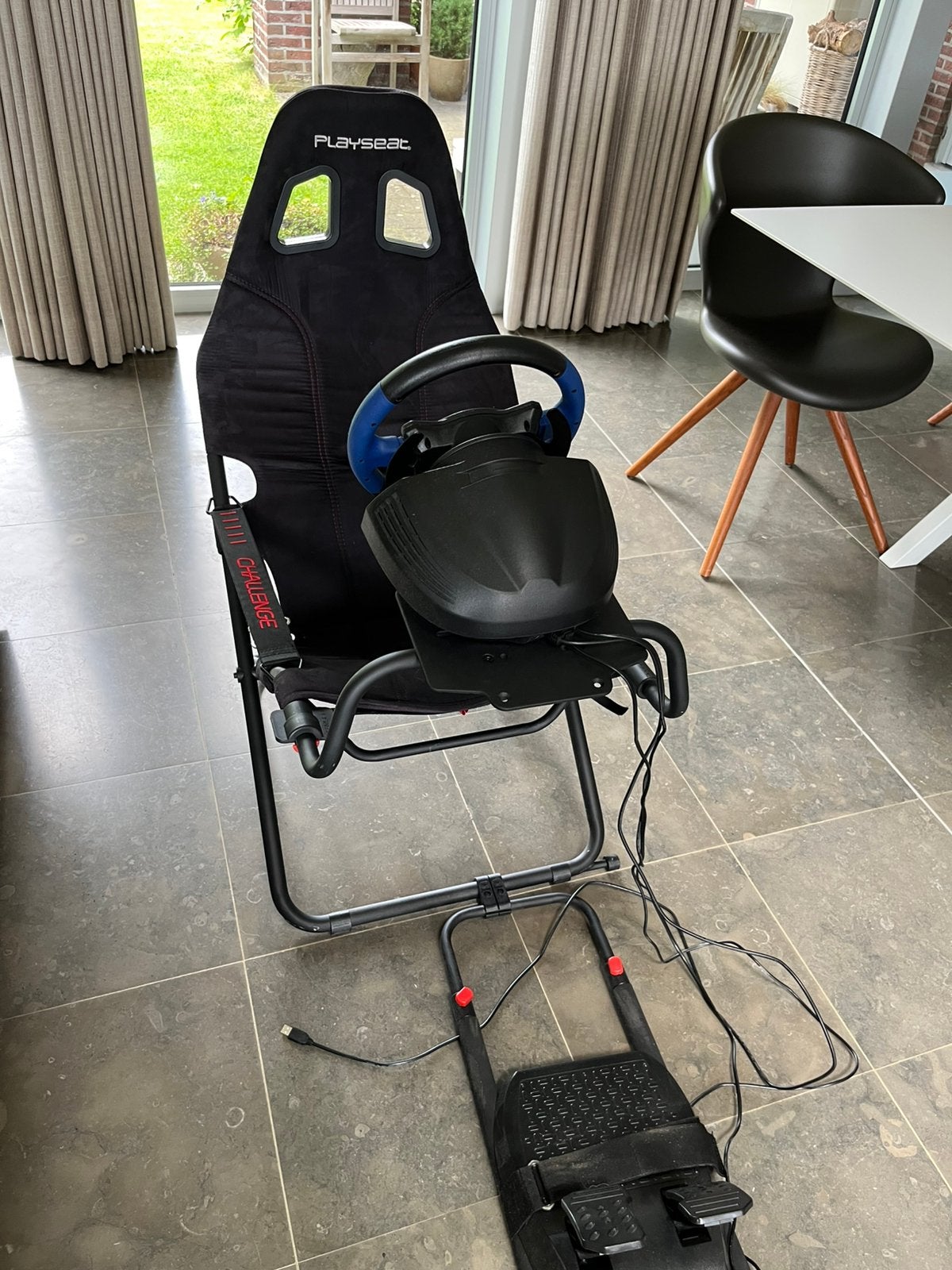 Racestoel + thrustmaster racestuur + F1 2021, Enlèvement, Comme neuf