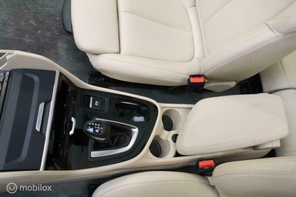 Intérieur beige cuir BMW 2 serie F45 grand tourer 2013-...