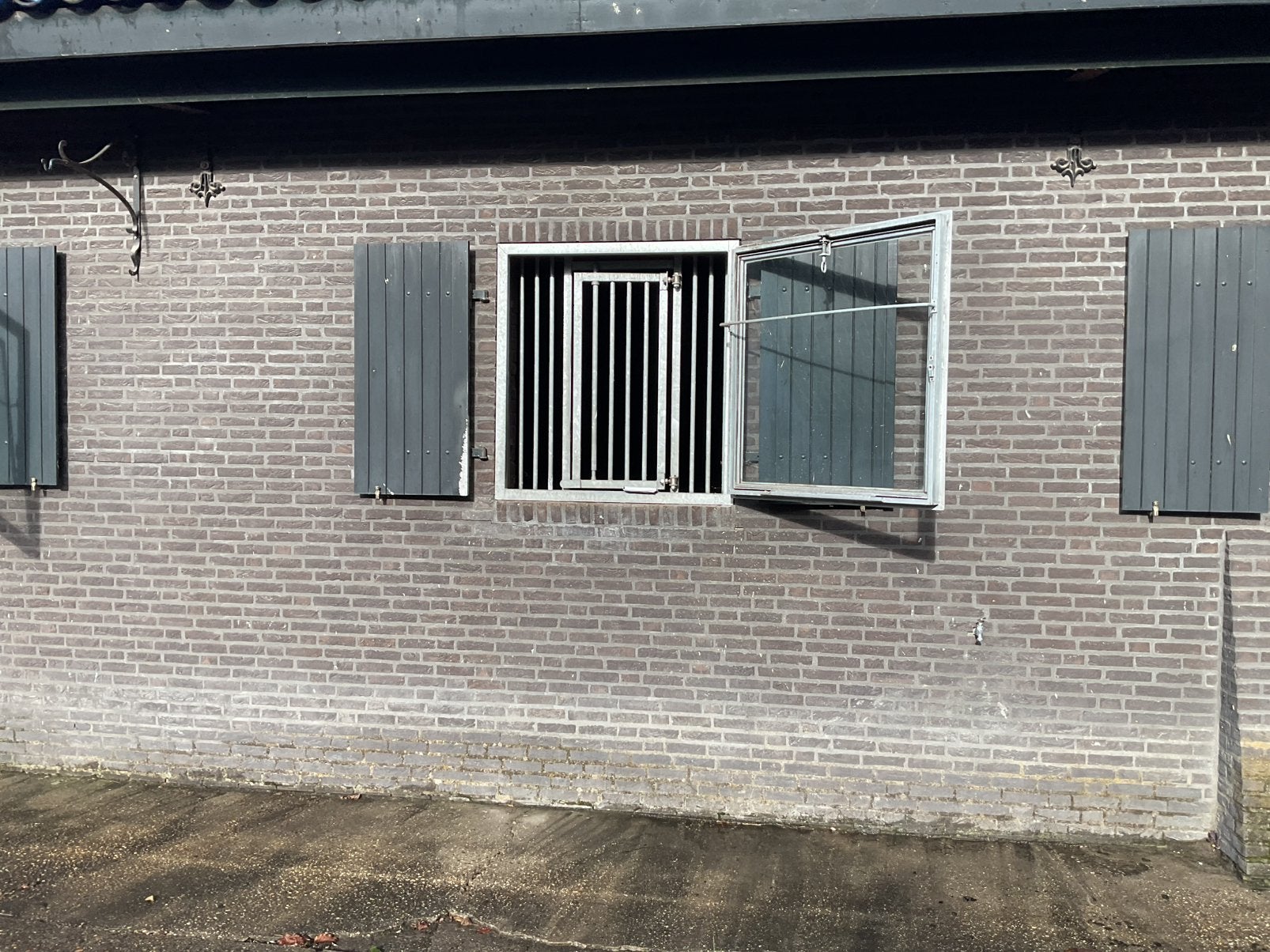 FENÊTRE EN ACIER, Mise à l'étable, 1 cheval ou poney