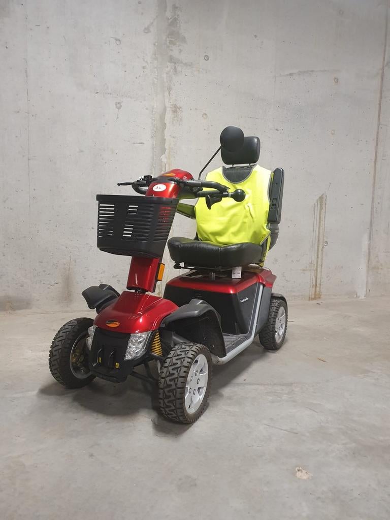 Scootmobiel met lader topkoffer en gps, Diversen, Ophalen, Zo goed als nieuw, 46 km of meer, 16 km/u of meer