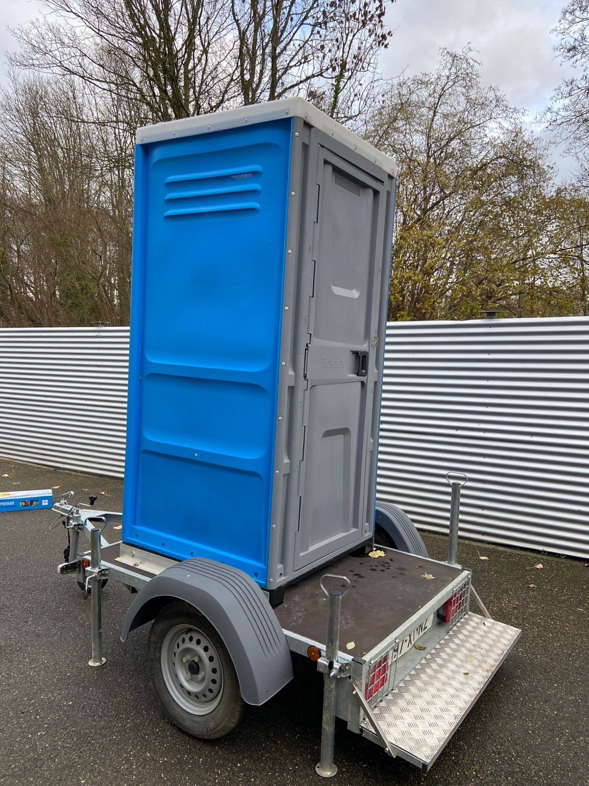 Te huur dixi toilet, Hobby en Vrije tijd, Ophalen of Verzenden, Zo goed als nieuw