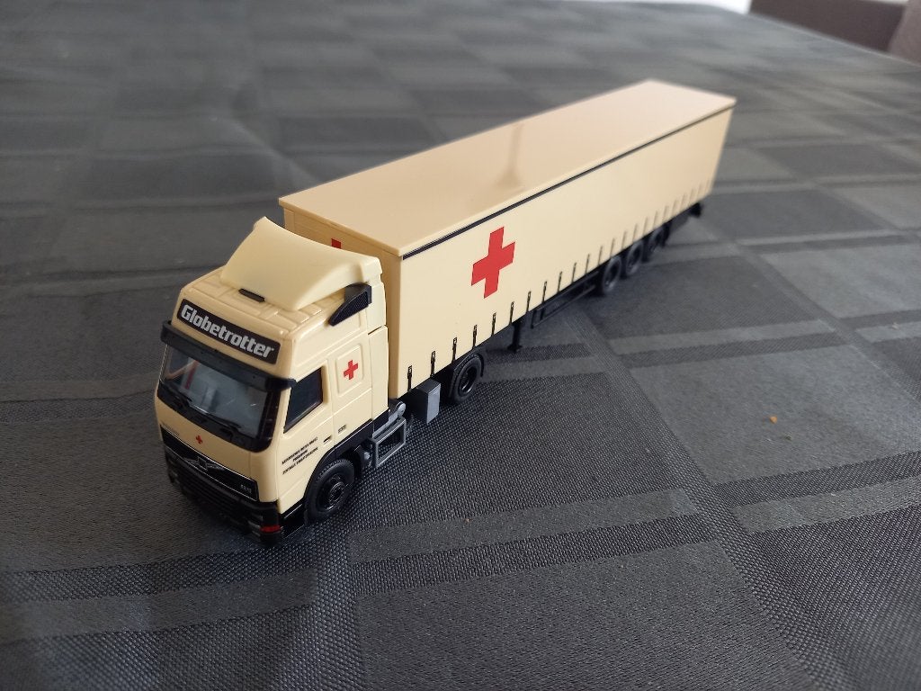 AWM 60203 vrachtwagen Volvo FH Rode Kruis HO, Hobby en Vrije tijd, Ophalen of Verzenden, Zo goed als nieuw, Bus of Vrachtwagen
