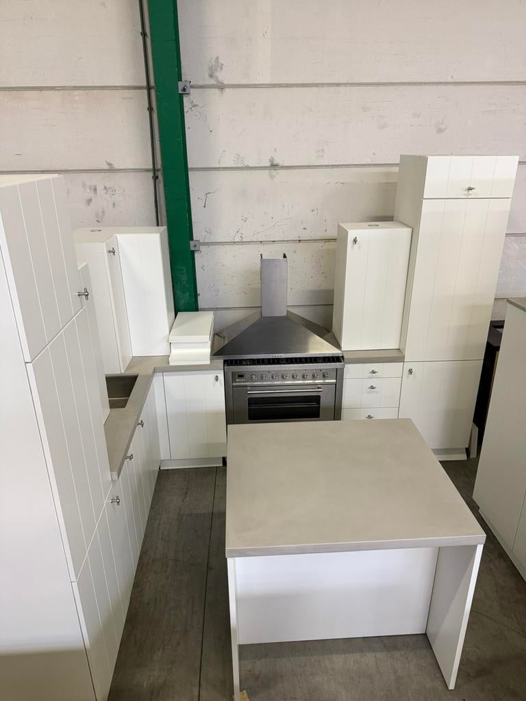 Nette Landelijke Hoekkeuken + Apparatuur + GEDEMONTEERD