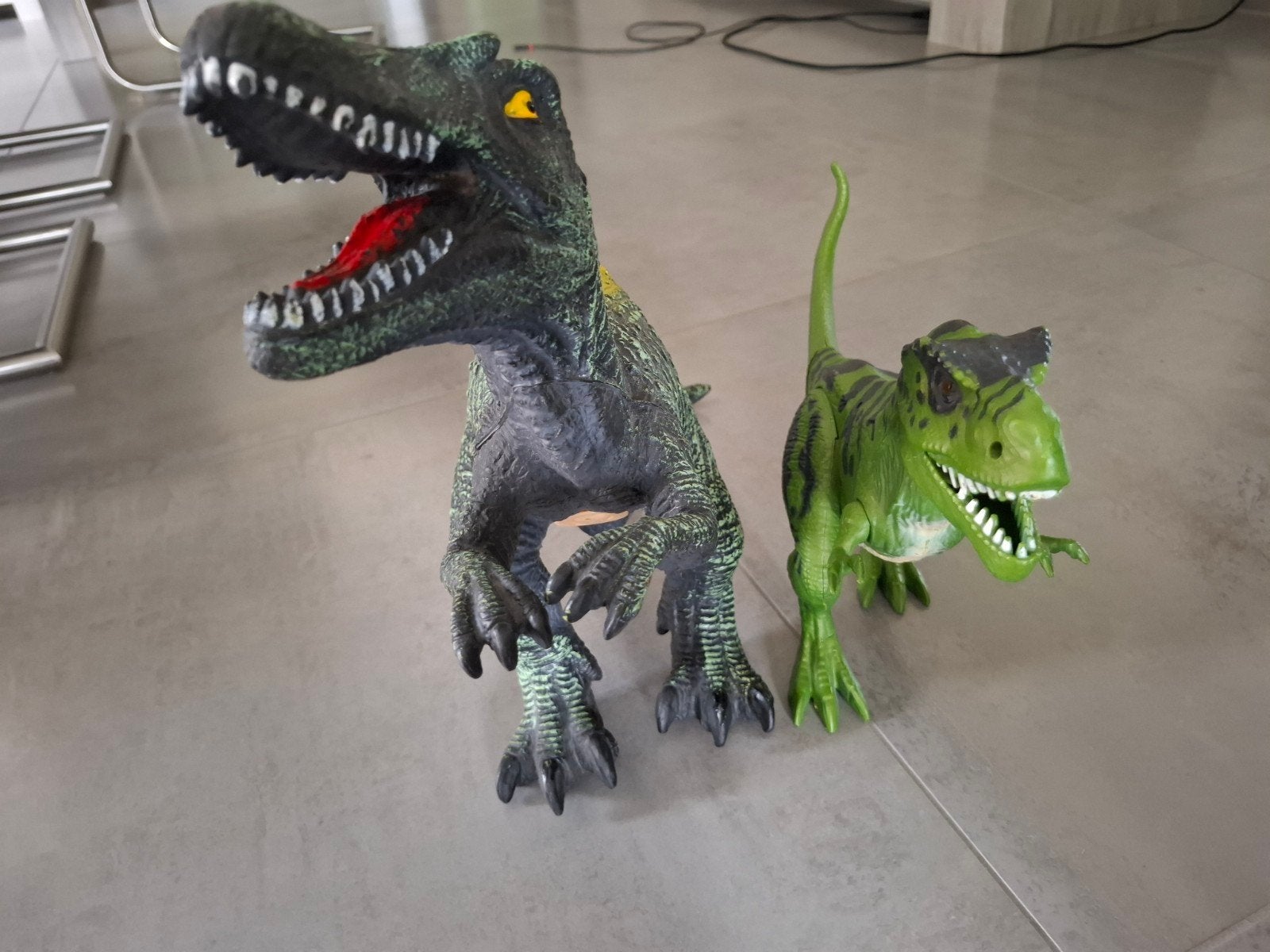 2 dinosaursen, Kinderen en Baby's, Speelgoed | Actiefiguren, Ophalen of Verzenden, Zo goed als nieuw