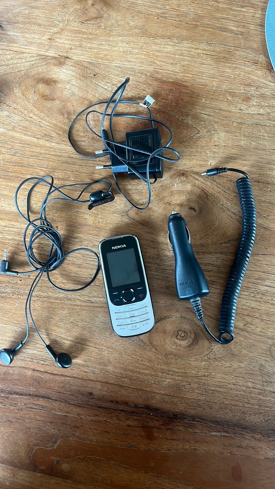 Nokia 2330 met toebehoren, Ophalen, Gebruikt, Fysiek toetsenbord, Klassiek of Candybar