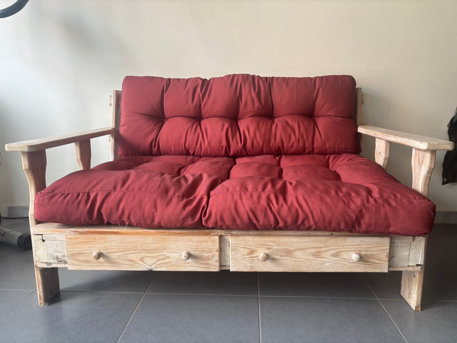 Salon de jardin artisanal en bois – 2 divans avec coussins, Enlèvement, Comme neuf, Bois