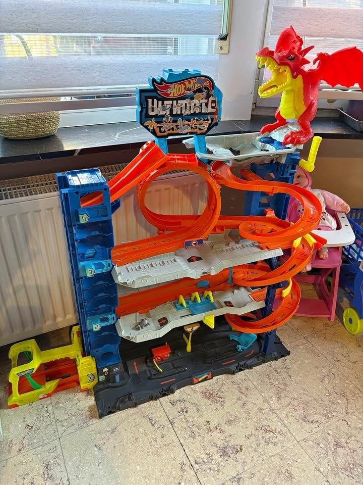 Te koop: Hot Wheels City Ultimate Garage, Enlèvement, Comme neuf, Hot Wheels, Avec looping