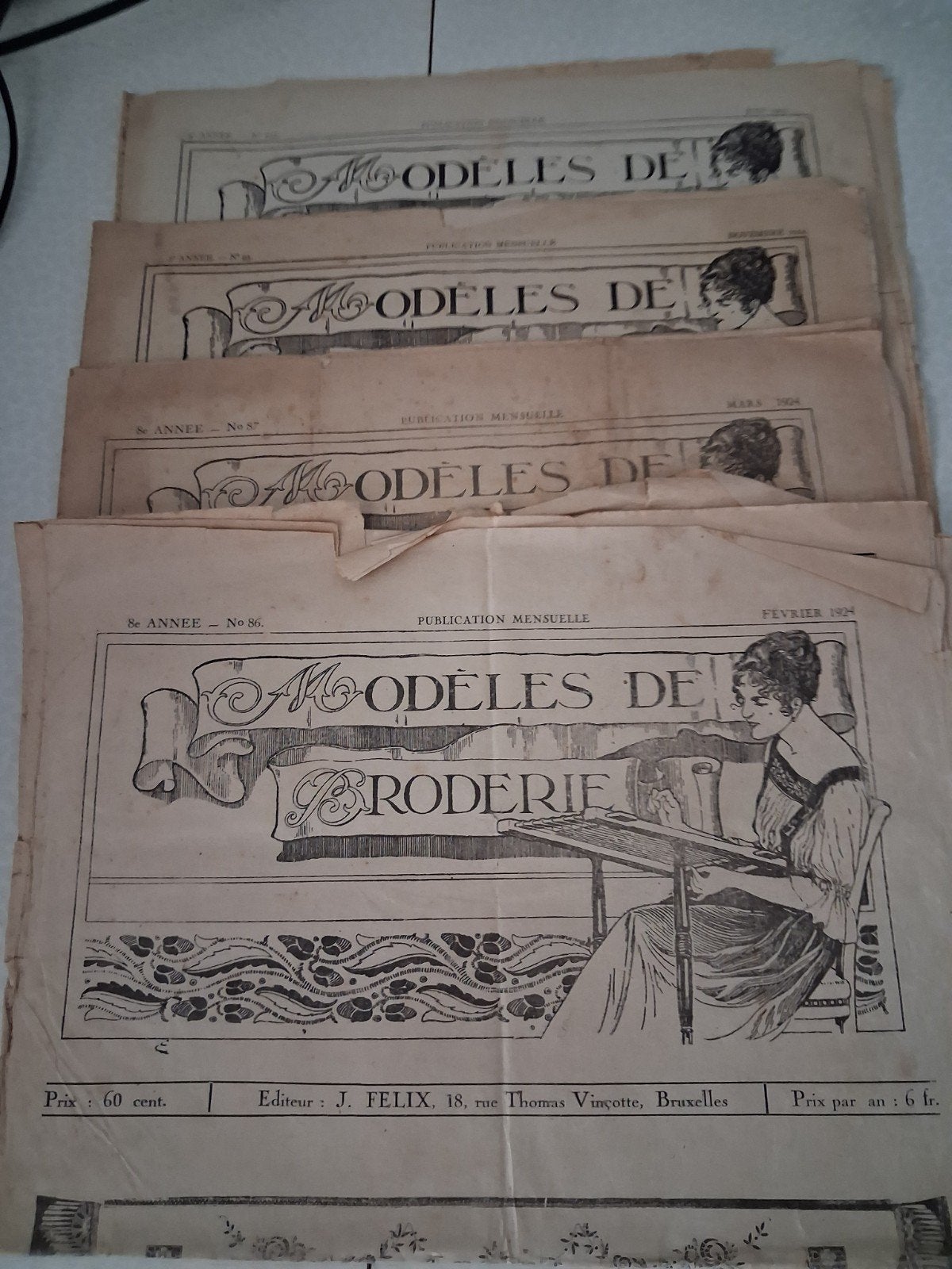 4 kranten " modeles de broderie", Hobby & Loisirs créatifs, Enlèvement ou Envoi