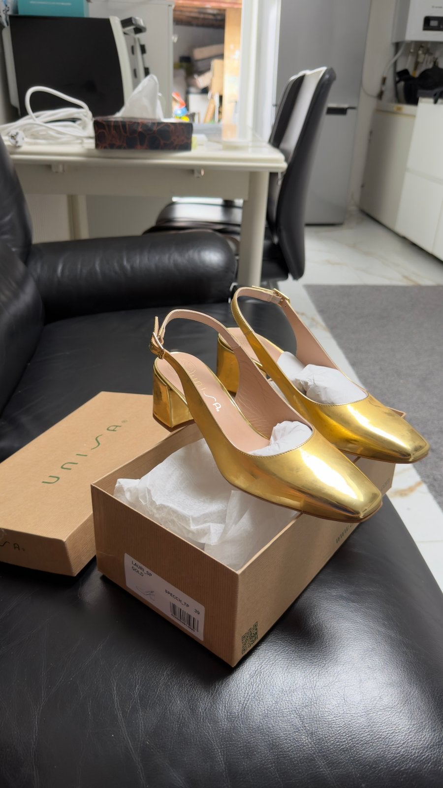 UNISA dames schoenen goud – maten 37 t/m 41 – nieuw met doos, Enlèvement ou Envoi, Neuf