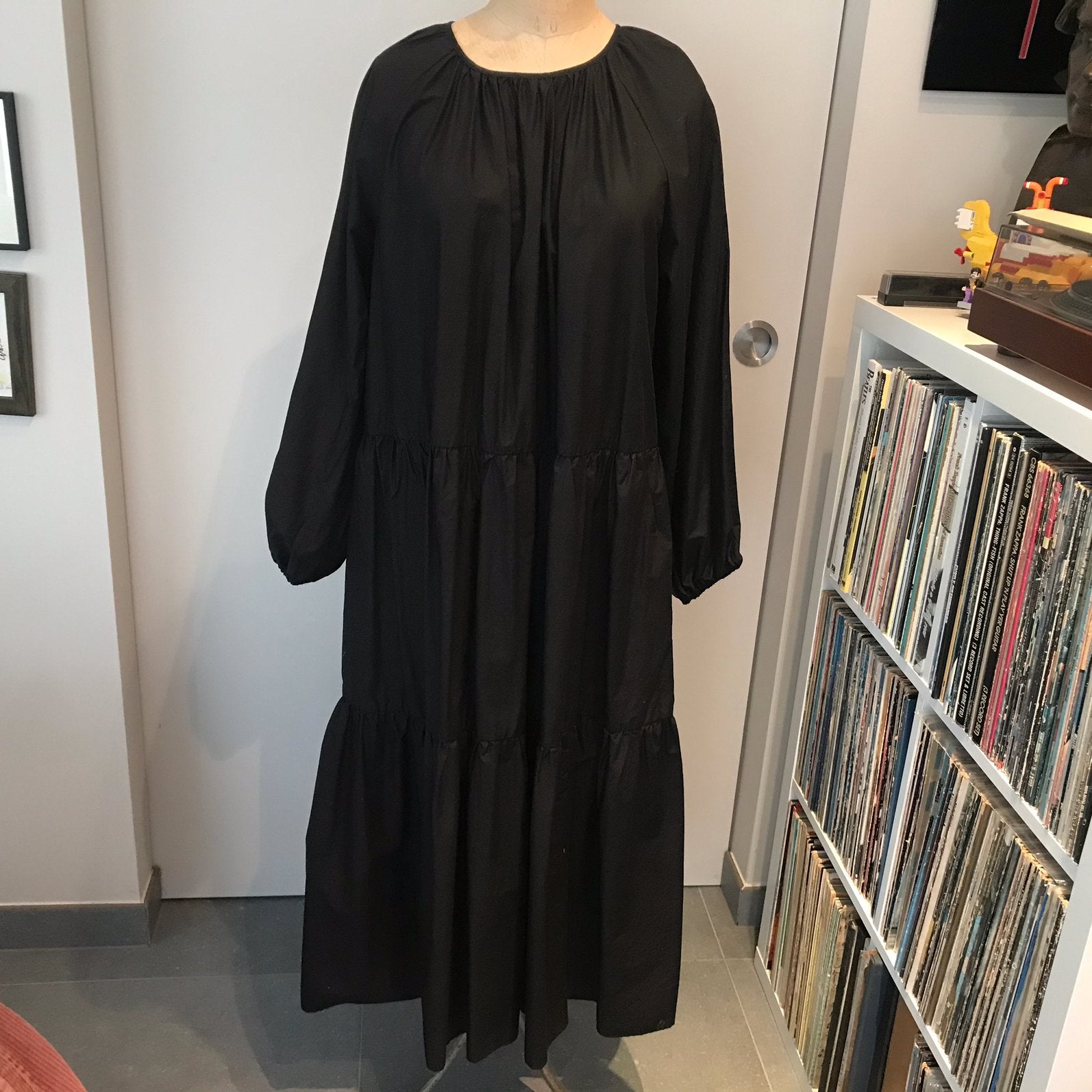 Lange zwarte jurk van H&M, maat Medium, nieuwstaat, Maat 38/40 (M), Zwart, Nieuw, Ophalen of Verzenden