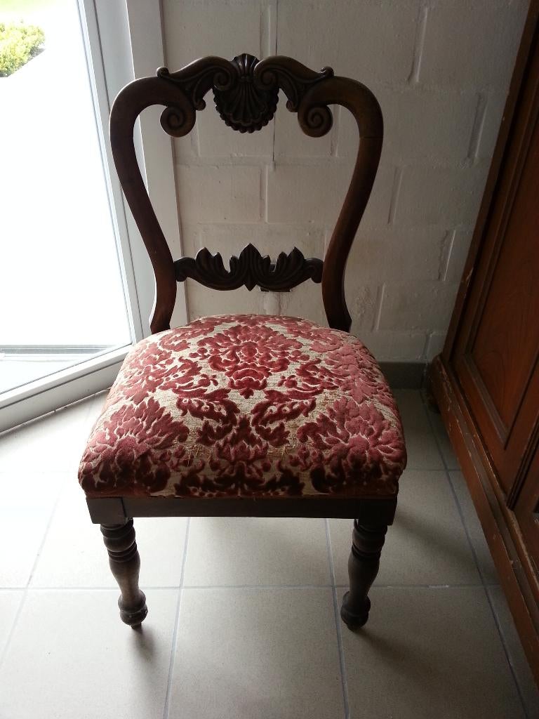 Chaise en bois antique, Enlèvement