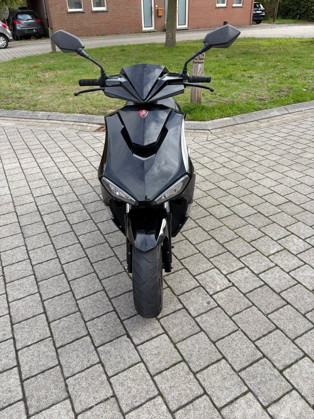 Mooie scooter ( dringend weg ), Ophalen, Zo goed als nieuw