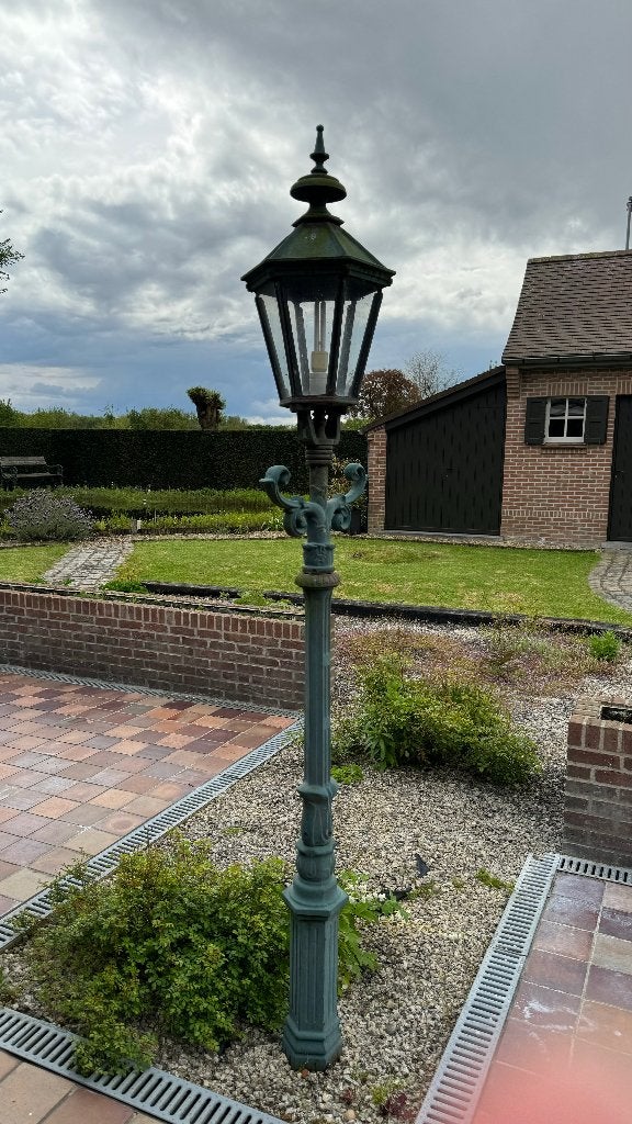 3 klassieke gietijzeren lantaarnpalen, Tuin en Terras, Ophalen, Gebruikt, Staande lamp, Netvoeding