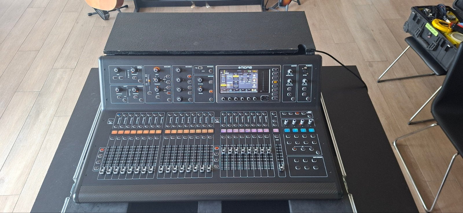 Midas M32 + Doghouse, Ophalen, Zo goed als nieuw, 20 kanalen of meer, Microfooningang