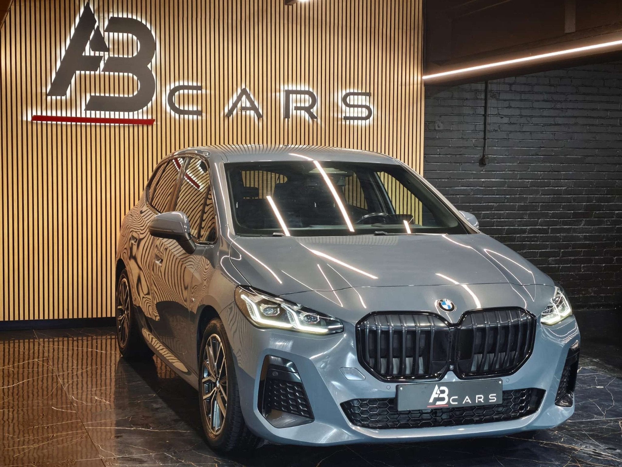 BMW 2 Serie 220 Active Tourer 220IA PACK M * GARANTIE 12 MOI, Autos, BMW, Argent ou Gris, Achat, 139 g/km, Entreprise