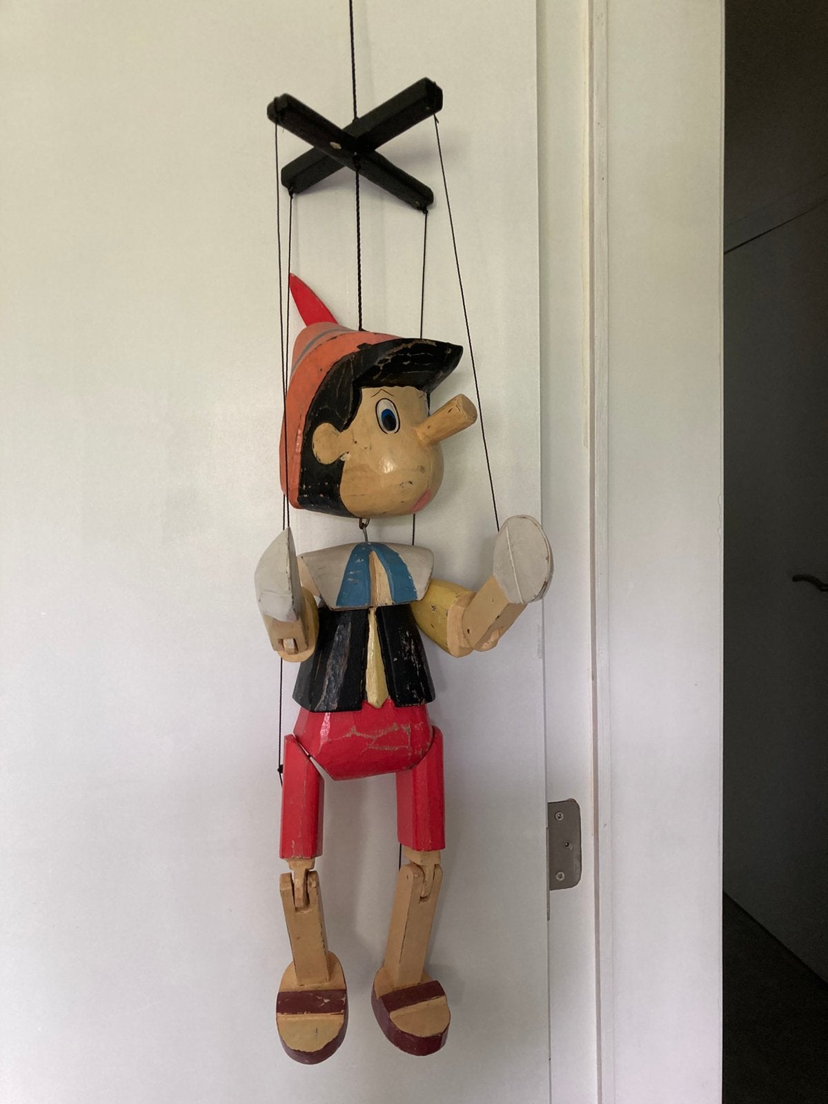 Antieke Pinocchio marionet, Ophalen