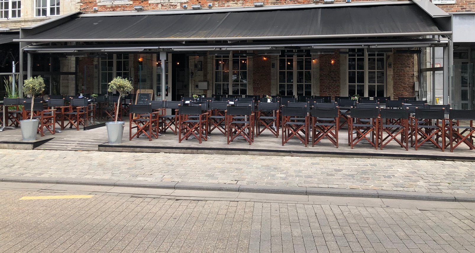 Over te nemen, Zakelijke goederen, Exploitaties en Overnames