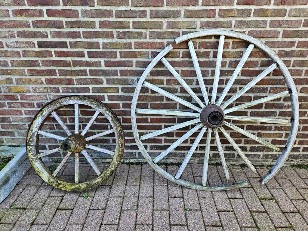 Twee antieke karrewielen, Antiek en Kunst, Ophalen