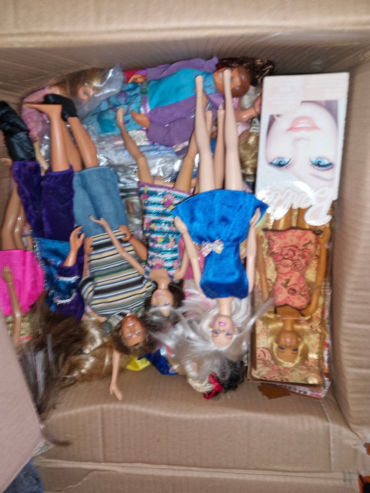 barbie poppen grote doos vol gerief vintage barbie poppen!, Kinderen en Baby's, Kinderkleding | Kinder-kledingpakketten, Ophalen