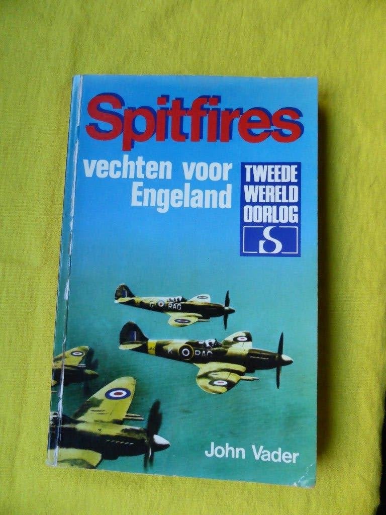 Boek over WO2 (O-4), Boeken, John VADER, Ophalen of Verzenden, Luchtmacht, Tweede Wereldoorlog