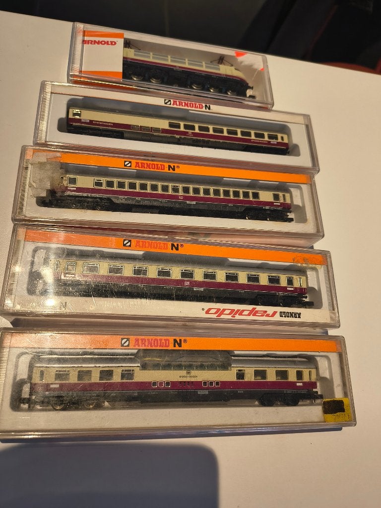 Arnold BR103 met 4 sneltreinrijtuigen, Hobby en Vrije tijd, Modeltreinen | N-Spoor, Gebruikt, Treinset, Gelijkstroom, Arnold, Ophalen