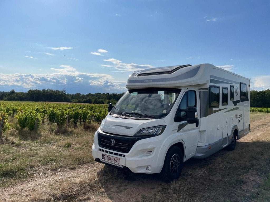 Elnagh T-loft 2023 automaat 42125 Km Fiat, Caravans en Kamperen, Automaat, Ringverwarming, Fiat, 7 tot 8 meter