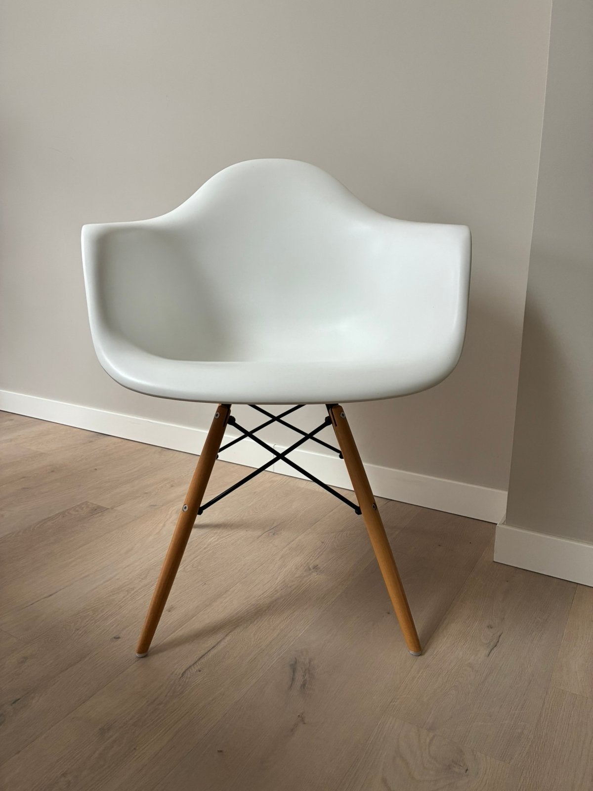 Kuipstoelen - Eames stijl - topstaat, Huis en Inrichting, Ophalen, Zo goed als nieuw, Zwart