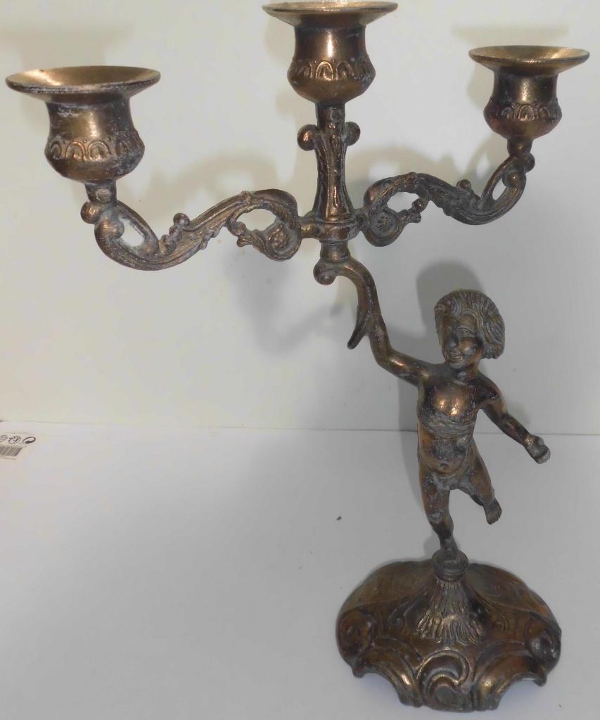 bougeoir en bronze, Enlèvement