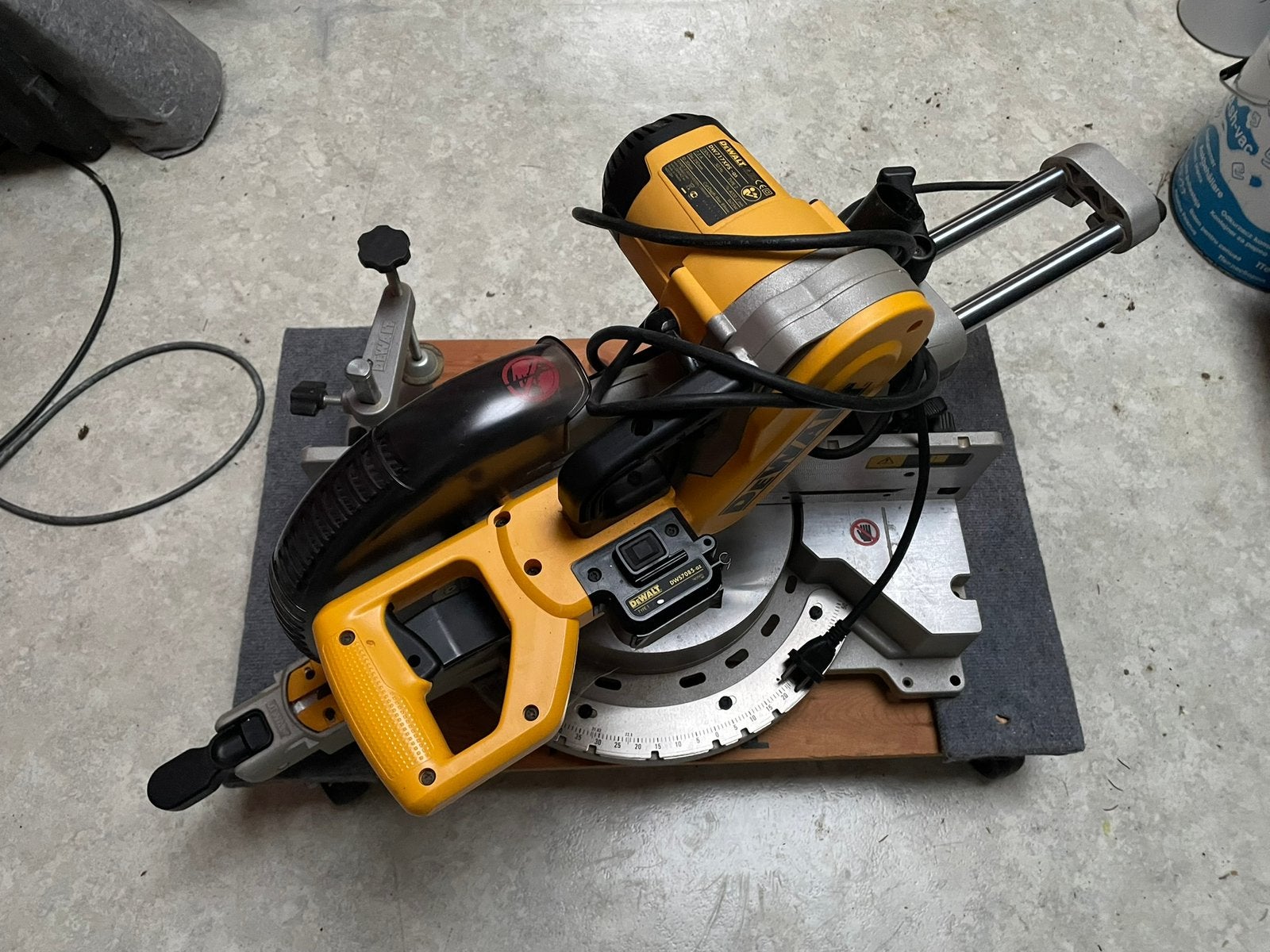 DEWALT VERSTEKZAAG, Ophalen, Zo goed als nieuw