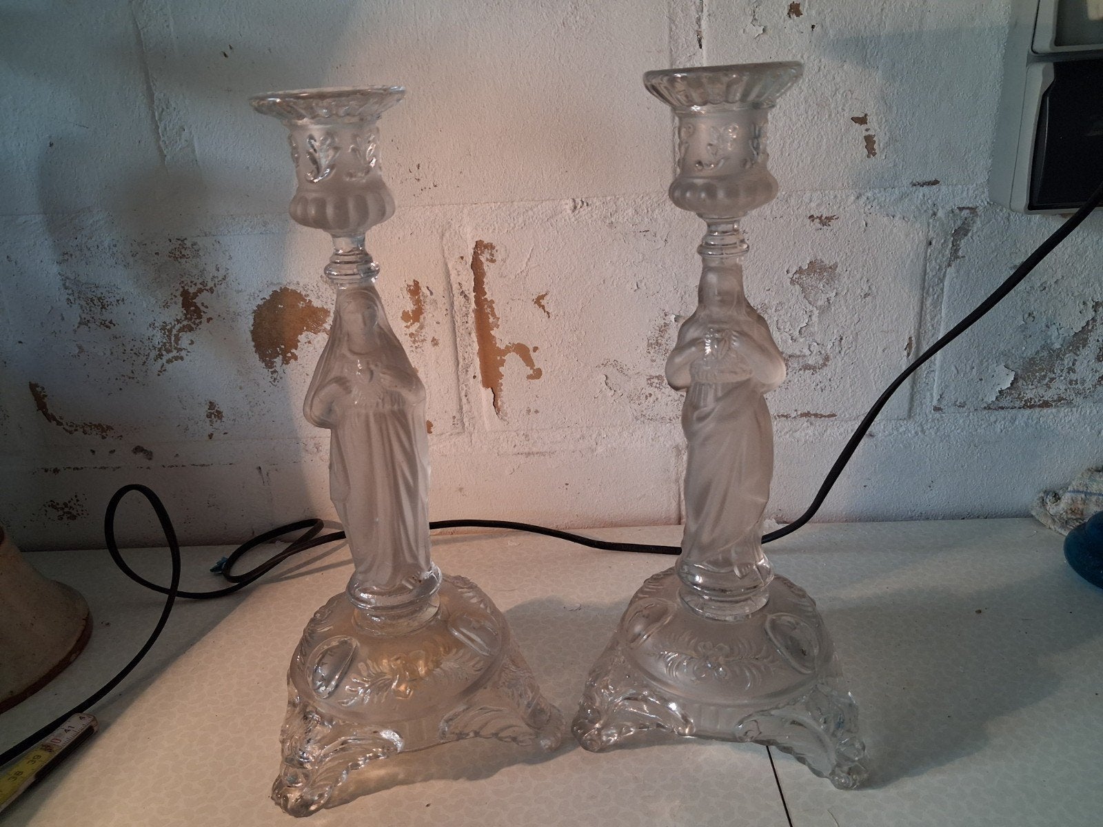 2 persglazen kandelaars Val Saint Lambert, Ophalen