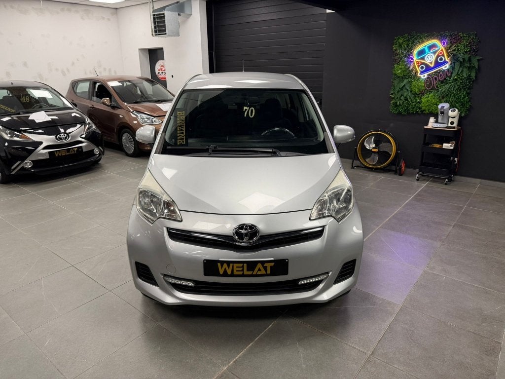 TOYOTA VERSO S 2012 BENZINE TOP STAAT, Bluetooth, Euro 5, Zwart, Verso-S