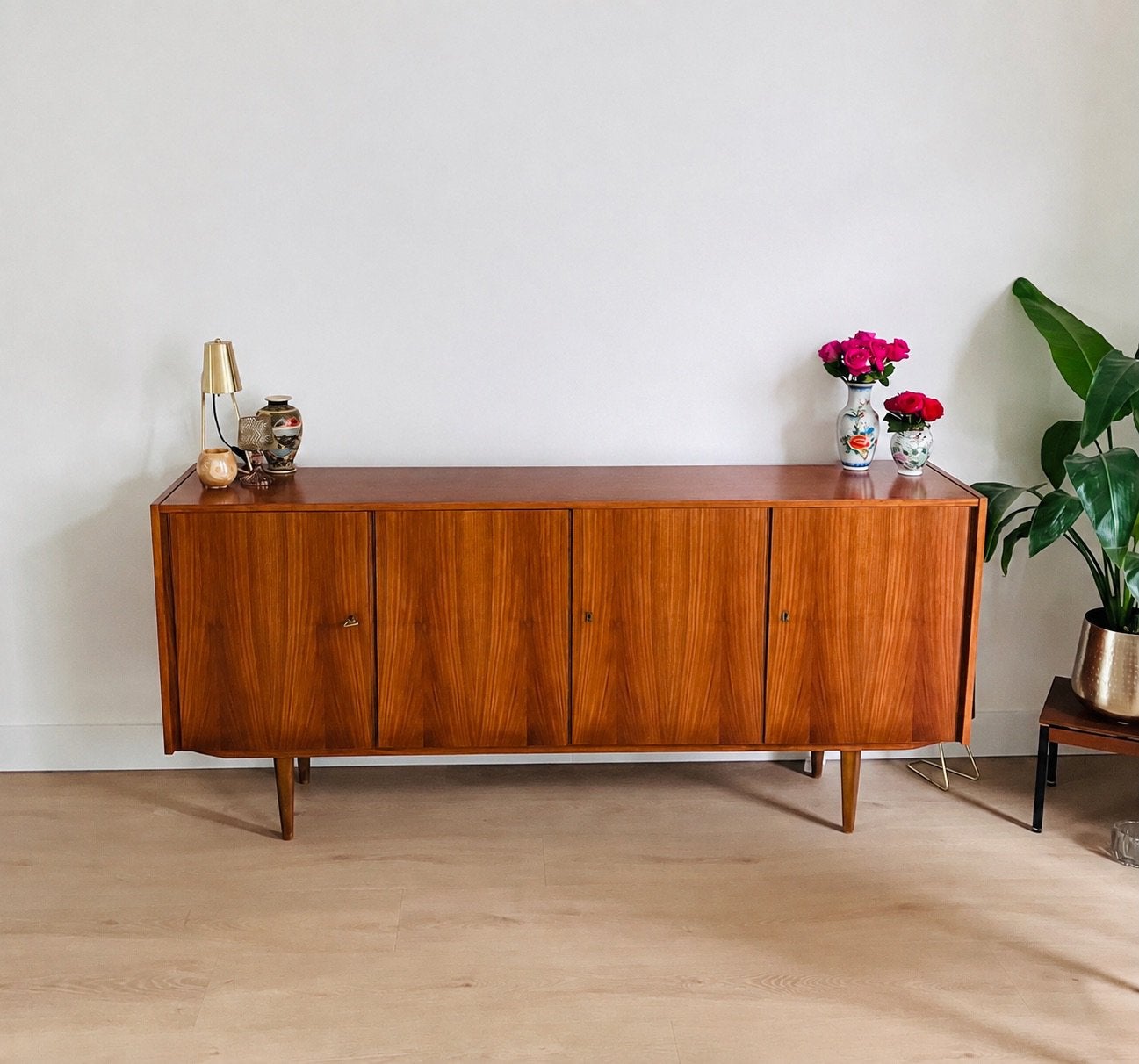 Prachtig Vintage Teak Dressoir – Mid-Century Modern – 179 cm, Maison & Meubles, Armoires | Dressoirs, Teck, Avec porte(s), 25 à 50 cm