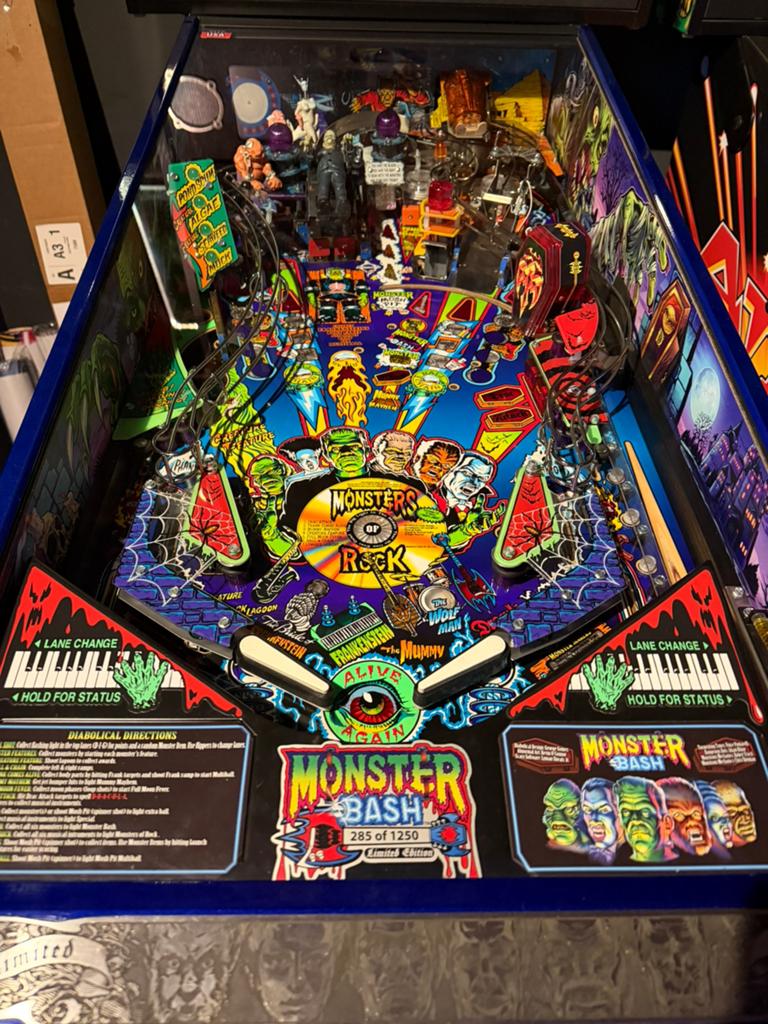 Flipper Monster bash remake LE chicago gaming, Collections, Machines | Flipper (jeu), Autres marques, Flipper (jeu), Comme neuf