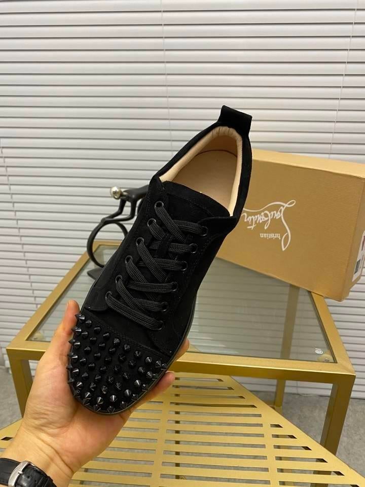 Louboutin noir met klep, Zwart