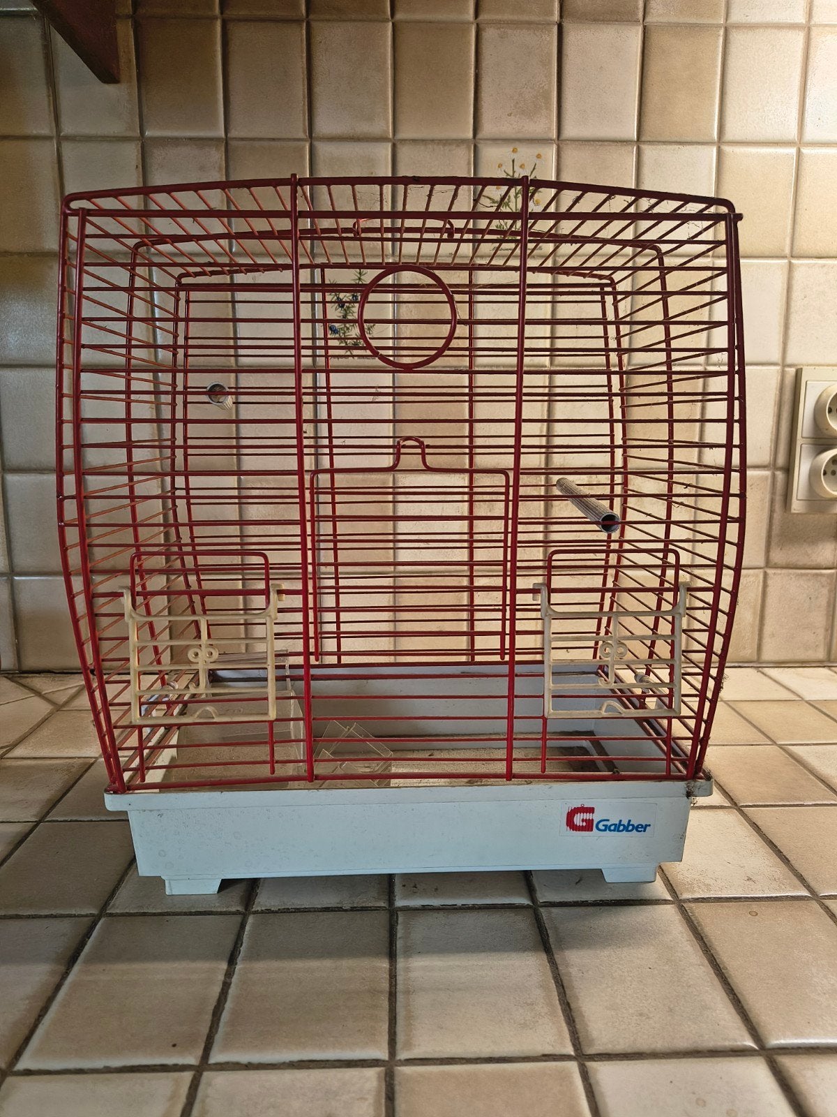 Vogelkooi (rood, nieuw met stokjes en bakjes), Dieren en Toebehoren, Ophalen, Vogelkooi