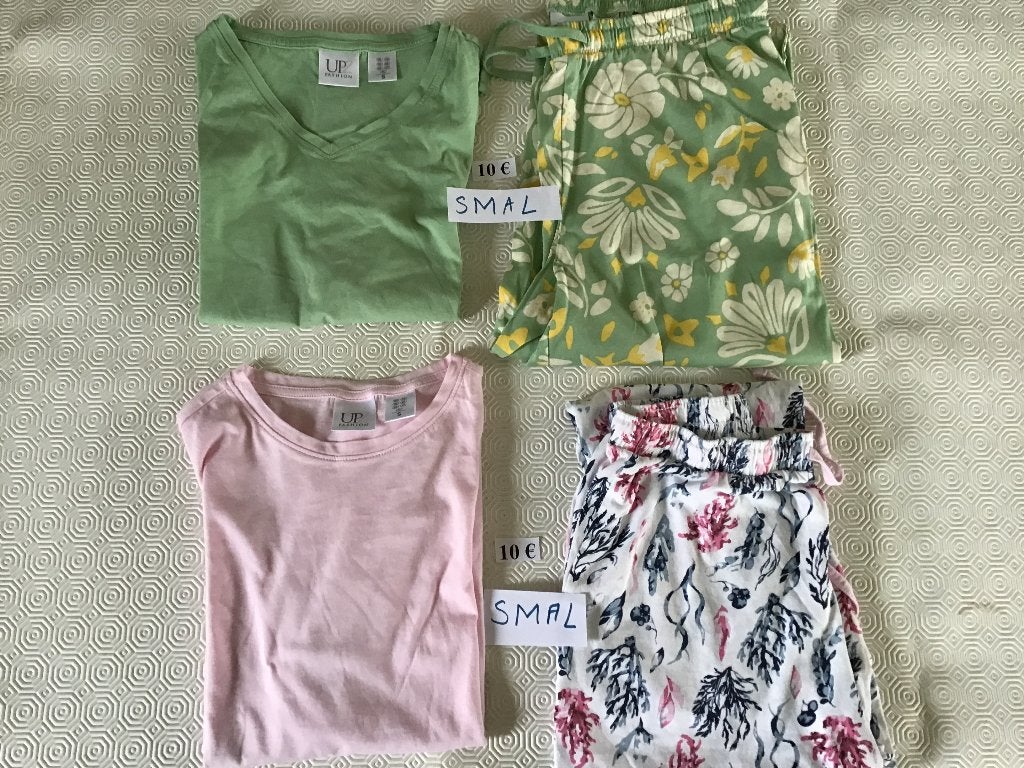 2 t-shirts avec pantalon assorti, taille S, Vêtements | Femmes, Culottes & Pantalons, Enlèvement ou Envoi, Comme neuf