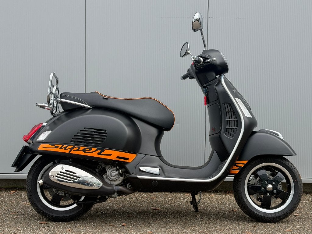 Piaggio Vespa GTS 125cc / 1 eigenaar / 1200 km / ABS, Fietsen en Brommers, Ophalen, 125 cc, Benzine